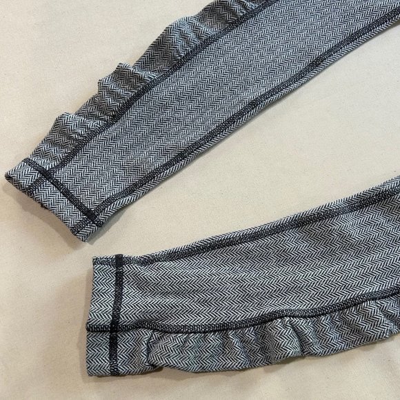 Like new Lululemon Run: Turn Around Tights - Picture 10 of 11